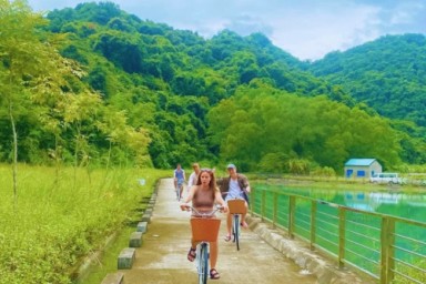 Viet Hai village - Ba Trai Dao islets (B, L, D)